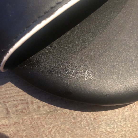 TKEES Lucas Slides Size 9 - Picture 4 of 5